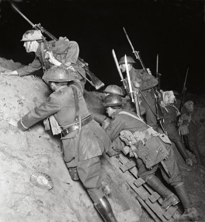 In wanhopige gevechten gedurende de nacht weerstaan we dapper de woeste aanval bij Moray door English Photographer